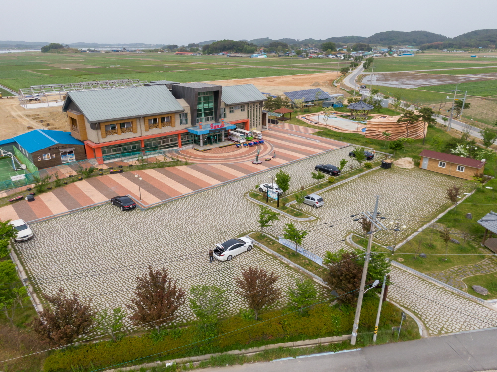 yongmeoligoeul-con01.jpg