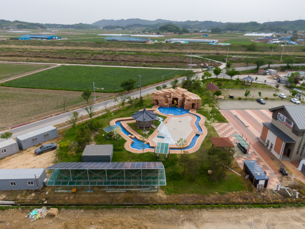 yongmeoligoeul-con03.jpg