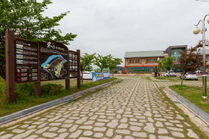 yongmeoligoeul02.jpg